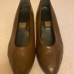 Nina Brown Gold Tone Horse Heel Pump